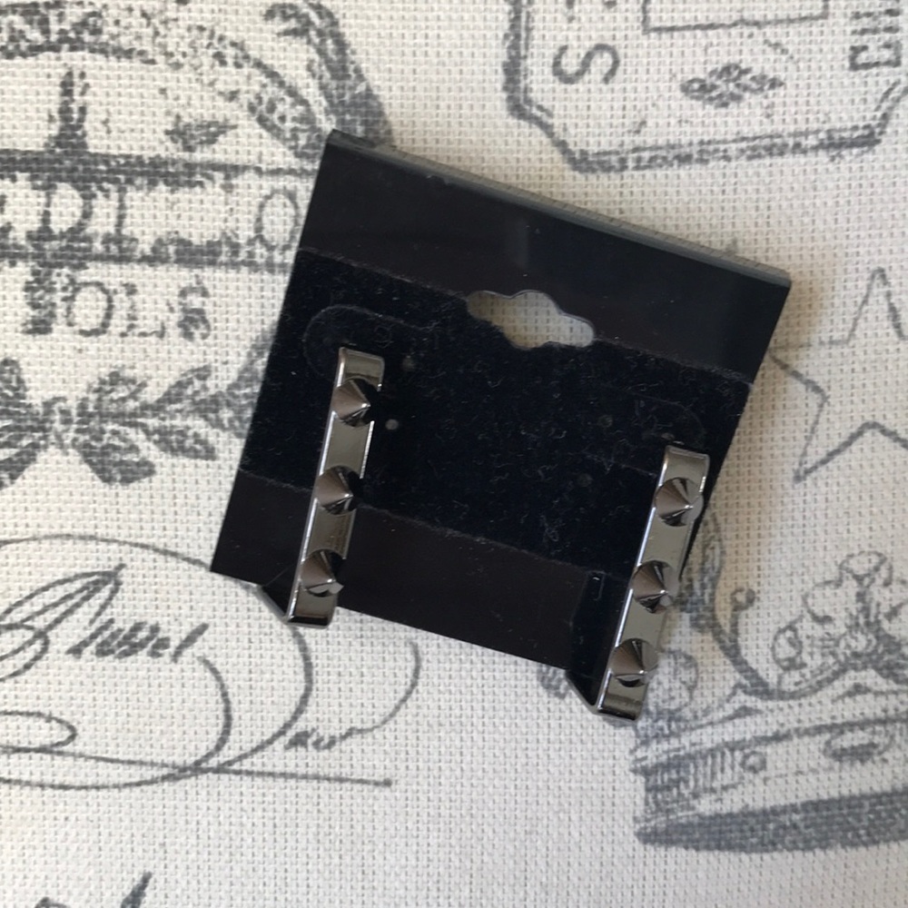 NWOT stud earrings